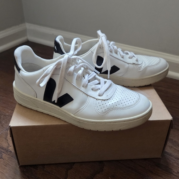Veja Shoes - Veja White and Black Women's Sneakers Size 9